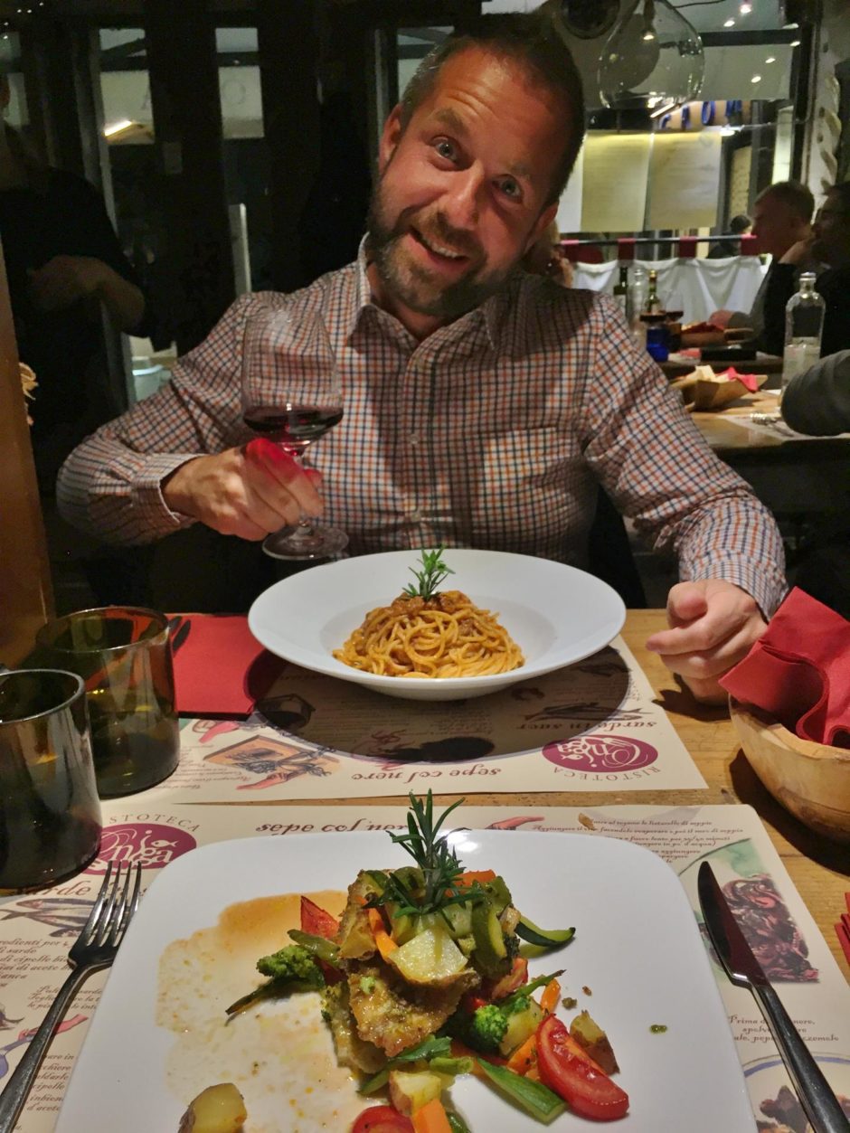 Abendessen bei Ristoteca Oniga - Alkohol, Essen, Personen, Restaurant, Ristoteca Oniga, Spaghetti, Wein - WEISSINGER Andreas - (Dorsoduro, Veneto, Italien)