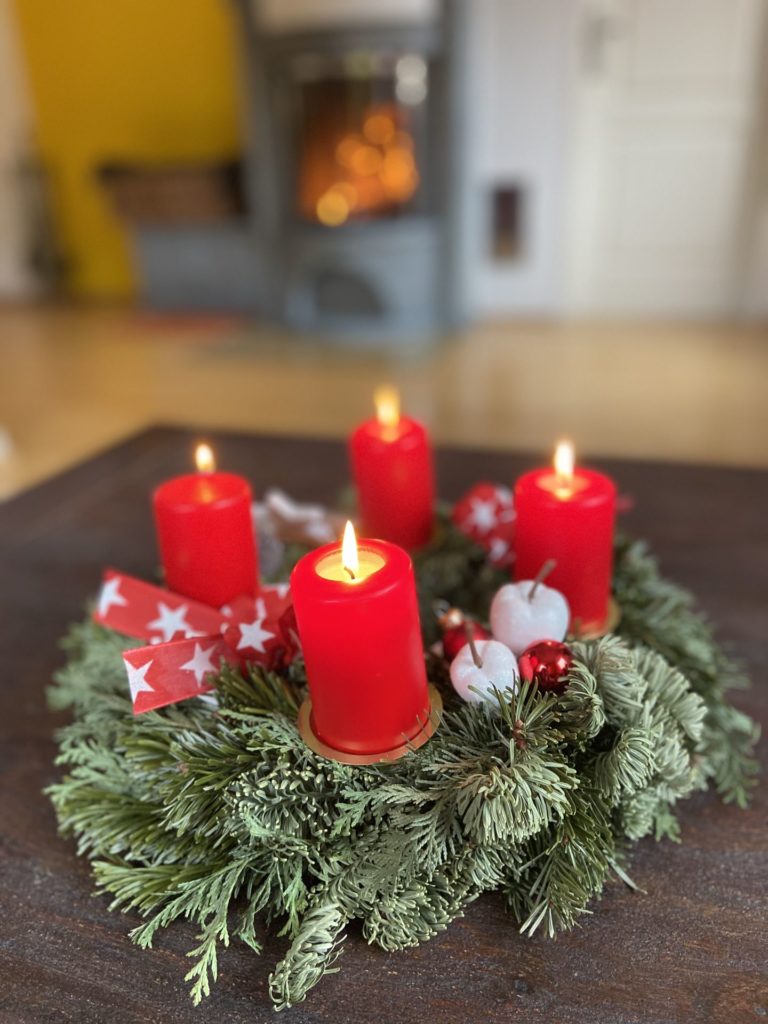 Zeit die Füße Hochzulegen! - Adventkranz, Kerzen, Weihnachten - (Niederleis, Niederösterreich, Österreich)