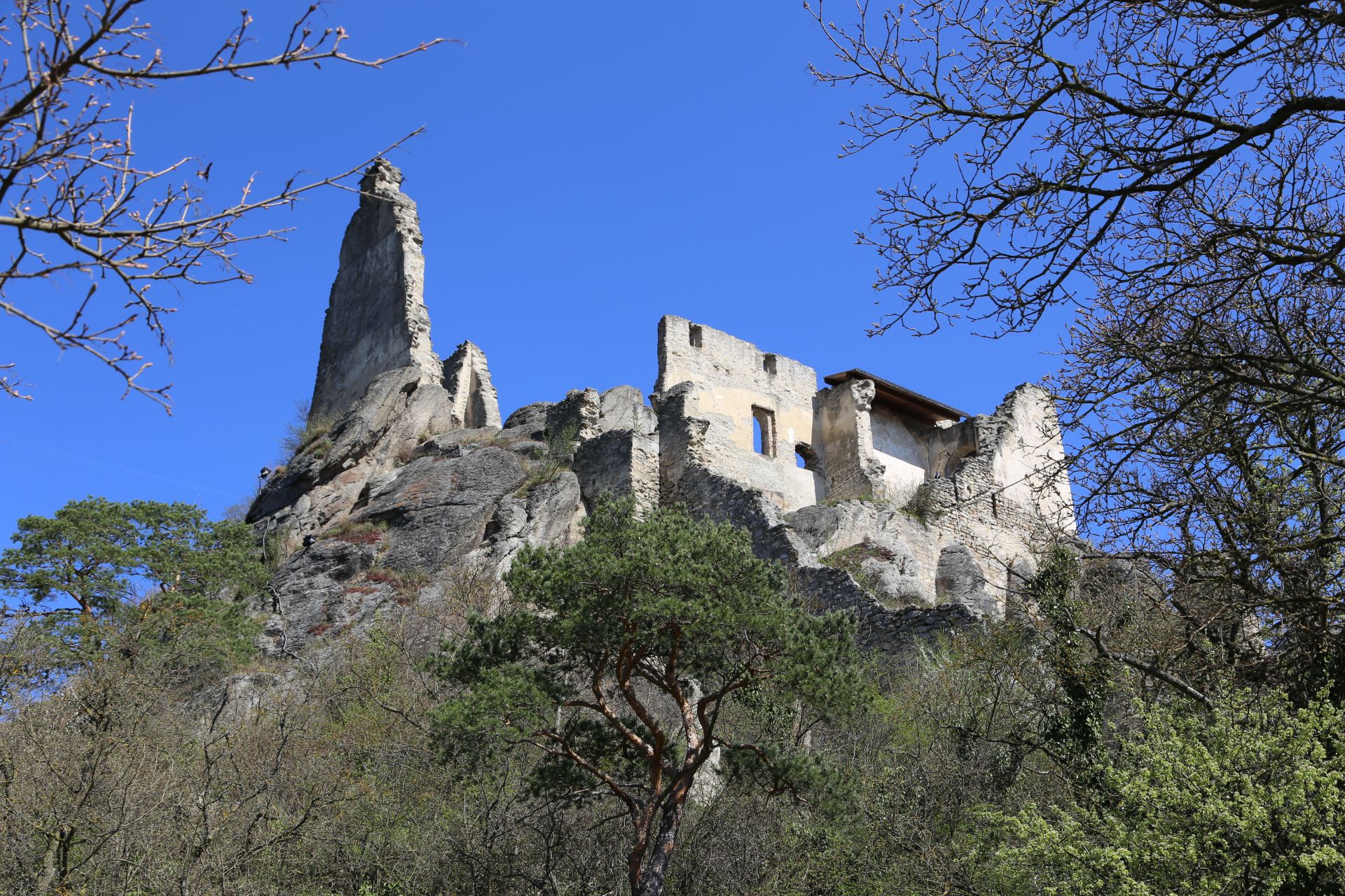 Trümmerhaufen? - alt, Architektur, baufällig, Bauwerk, Burg, Burgruine Dürnstein, Donauregion, Donautal, Dürnstein, Felsenburg, Gebäude, Gemäuer, historisch, Mauer, Ruine, Schlossberg, Sehenswürdigkeit, Steine, Vogelbergsteig, Wachau, zerfall - (Dürnstein, Niederösterreich, Österreich)