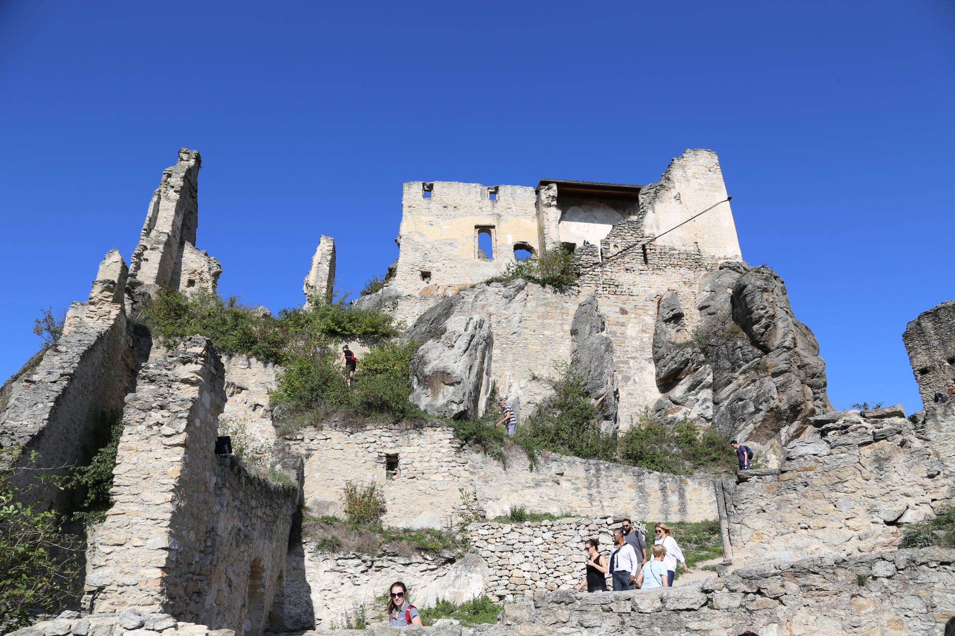 Welcher Architekt war das? - alt, Architektur, baufällig, Bauwerk, Burg, Burgruine Dürnstein, Donauregion, Donautal, Dürnstein, Felsenburg, Gebäude, Gemäuer, historisch, Mauer, Ruine, Schlossberg, Sehenswürdigkeit, Steine, Vogelbergsteig, Wachau, zerfall - (Dürnstein, Niederösterreich, Österreich)