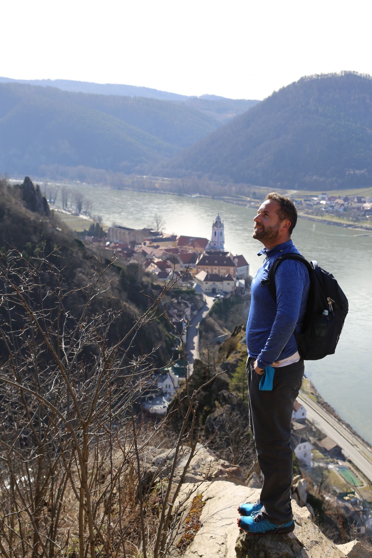 Keine Gnade für die Wade. - Aussichtspunkt, Donauregion, Donautal, Dürnstein, Glockenturm, Kirche, Kirchturm, Landschaft, Natur, Panorama, Person, Personen, Schlossberg, Stift Dürnstein, Stiftskirche, Vogelberg, Vogelbergsteig, Wachau - WEISSINGER Andreas - (Dürnstein, Niederösterreich, Österreich)