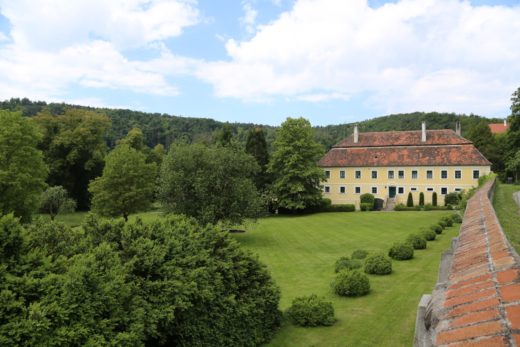 Hier wäre ich auch gerne Schlossherrin - Garten, Gebäude, Himmel, Kamptal, Parkanlage, Schlosspark, Wiese, Wolken - (Zitternberg, Gars am Kamp, Niederösterreich, Österreich)