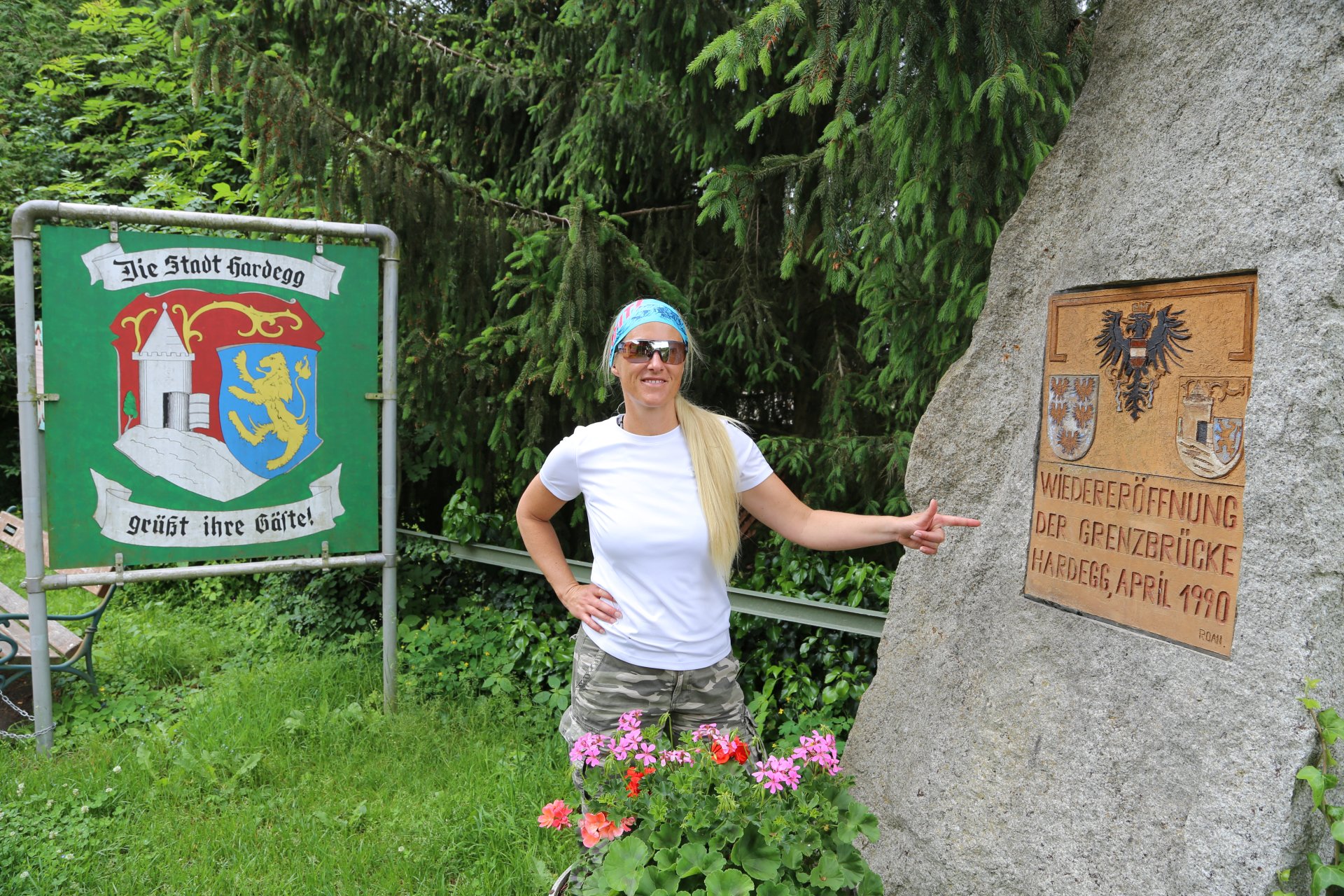 Grenzgängerin - Nationalpark Thayatal, Personen, Schild, Tafel, Thayatal - WEISSINGER Sofia - (Hardegg, Niederösterreich, Österreich)