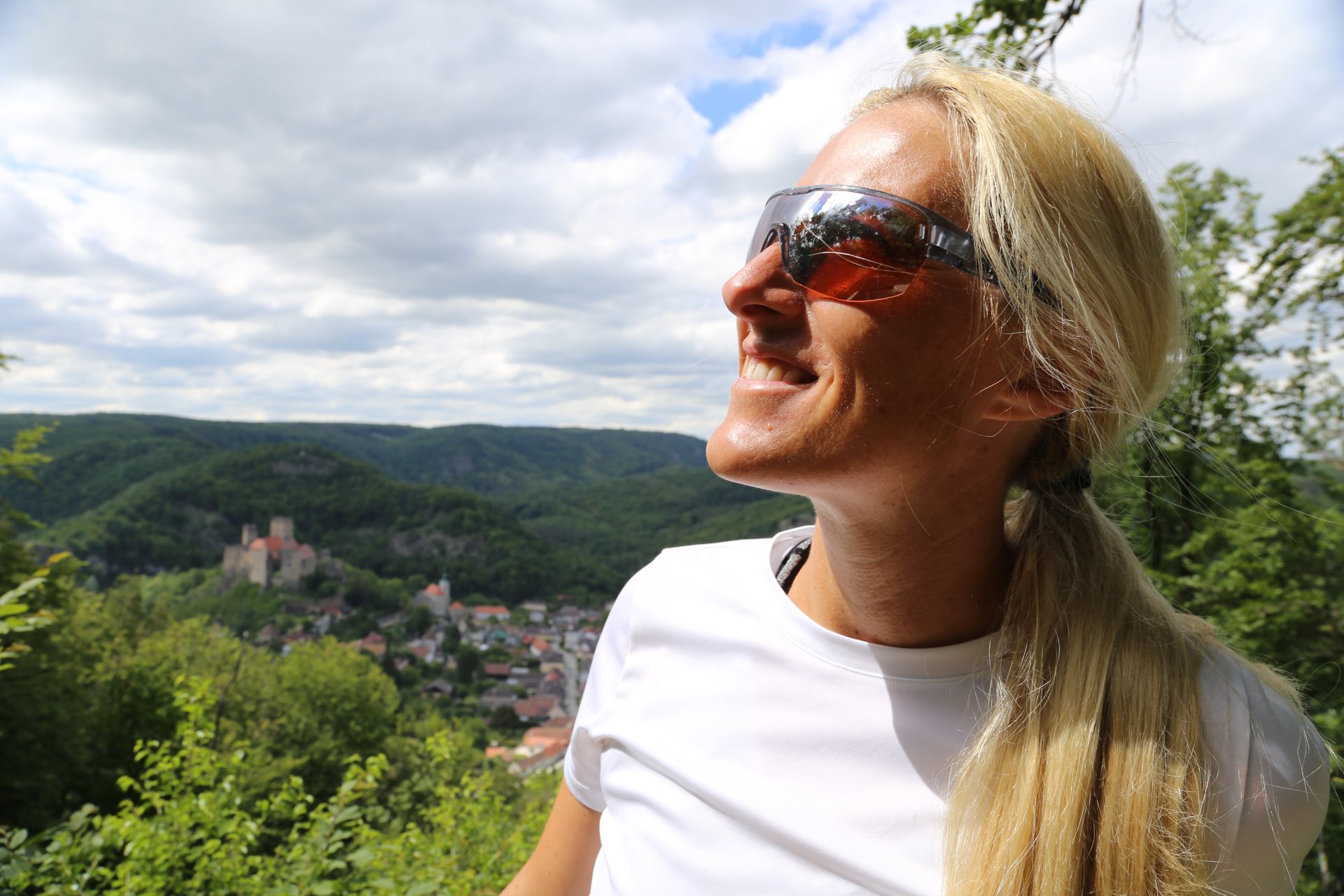 Die Sonne ist meine Wonne! - Himmel, Nationalpark Thayatal, Personen, Thayatal, Wolken - WEISSINGER Sofia - (Hardegg, Niederösterreich, Österreich)