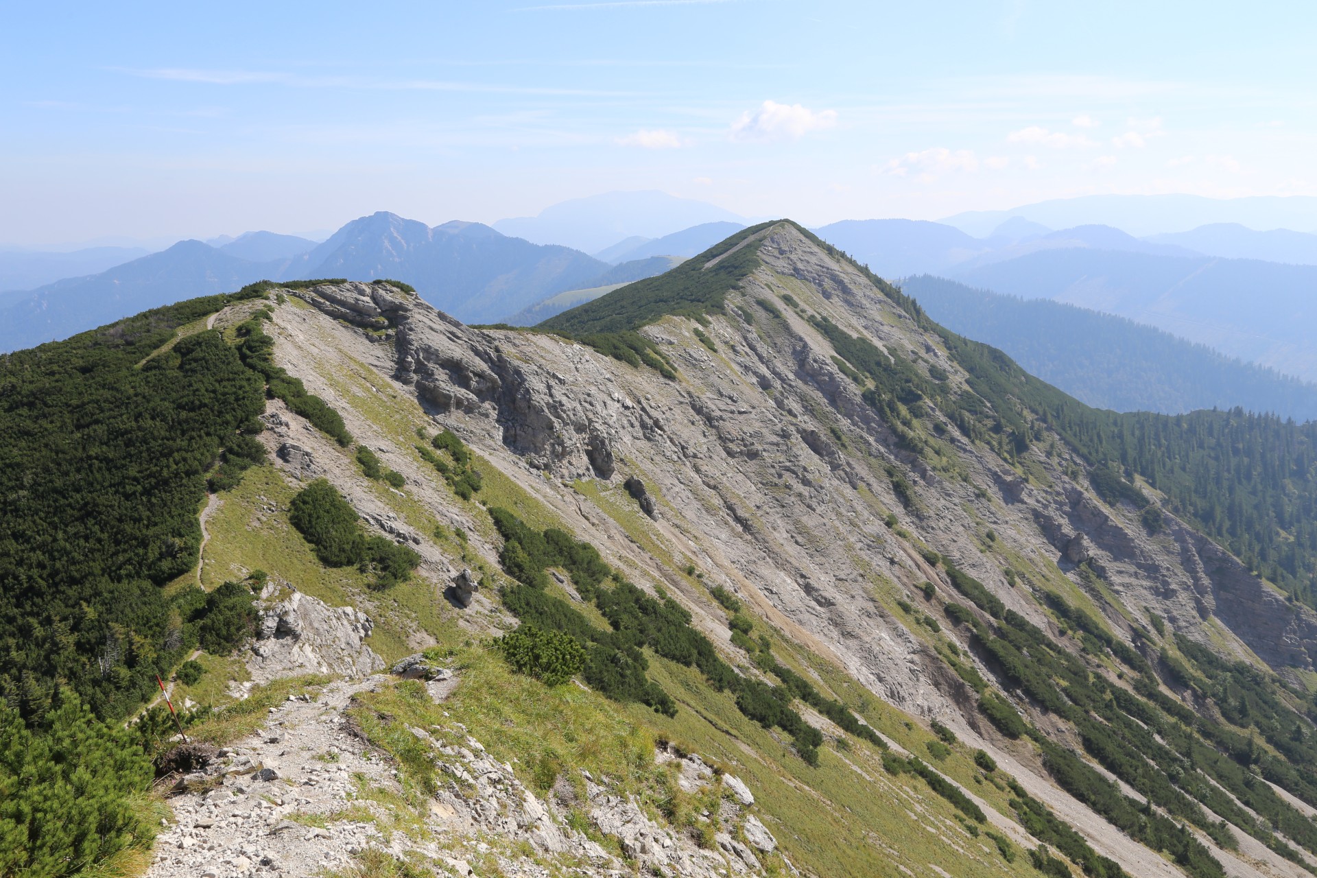 Wunderbar-Wanderbarer Wegverlauf - Alpen, Ausblick, Berg, Berggrat, Bergkamm, Gebirge, Göller-Runde, Grat, Gratwanderung, Himmel, Landschaft, Mürzsteger Alpen, Natur, Panorama, Pfad, Wanderweg, Weg - (Lahnsattel, Niederösterreich, Österreich)