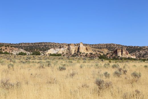 Cottonwood Steppe - Cottonwood Canyon Road, Felsformationen, Felslandschaft, Gesteinsschichten, Grand Staircase Escalante National Monument, Grosvenor Arch, GSENM, Himmel, Sandstein, Sandsteinformationen, Utah - (Henrieville, Utah, Vereinigte Staaten)