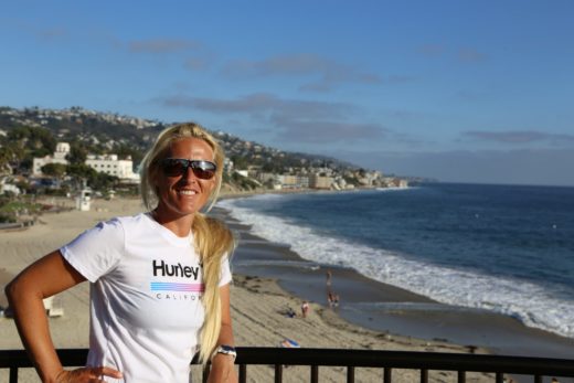 Ich üb schon mal das amerikanische Surfergirllächeln - Aussicht, Blondine, Fernsicht, Himmel, Kalifornien, Laguna Beach, Landschaft, Meer, Natur, Ozean, Panorama, Personen, Portrait, Porträt, Strand, Wasser - WEISSINGER Sofia - (Laguna Beach, California, Vereinigte Staaten)