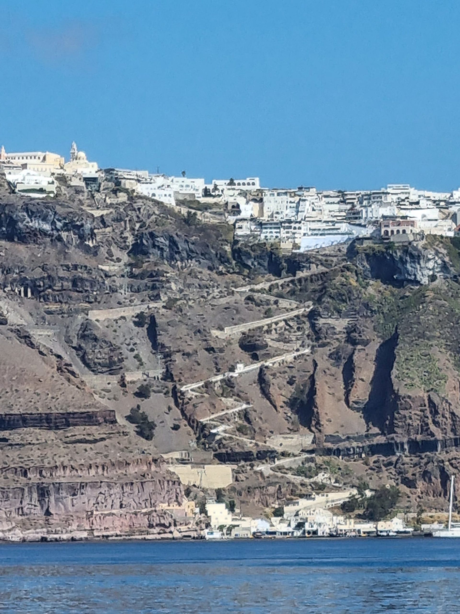 Die 500 Stufen in den Hafen von Fira hinab - Donkey Way, Felsen, Fira, Karavolades Treppe, Klippen, Meer, Old Habor Trail, Steilküste - (Fira, Ia, , Griechenland)