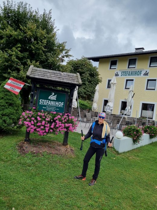 Am Stefanihof starten wir los - 4 Berge 3 Seen, Etappe 1, Personen, Salzkammergut, Stefanihof - WEISSINGER Sofia - (Fuschl am See, Salzburg, Österreich)
